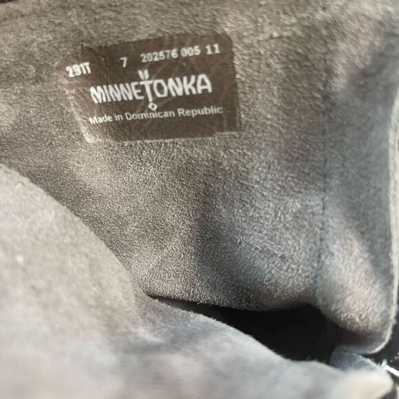 Minnetonka Hi Top Back Zip Boot Grey Suede with fringe accent SZ7 - Picture 9 of 10